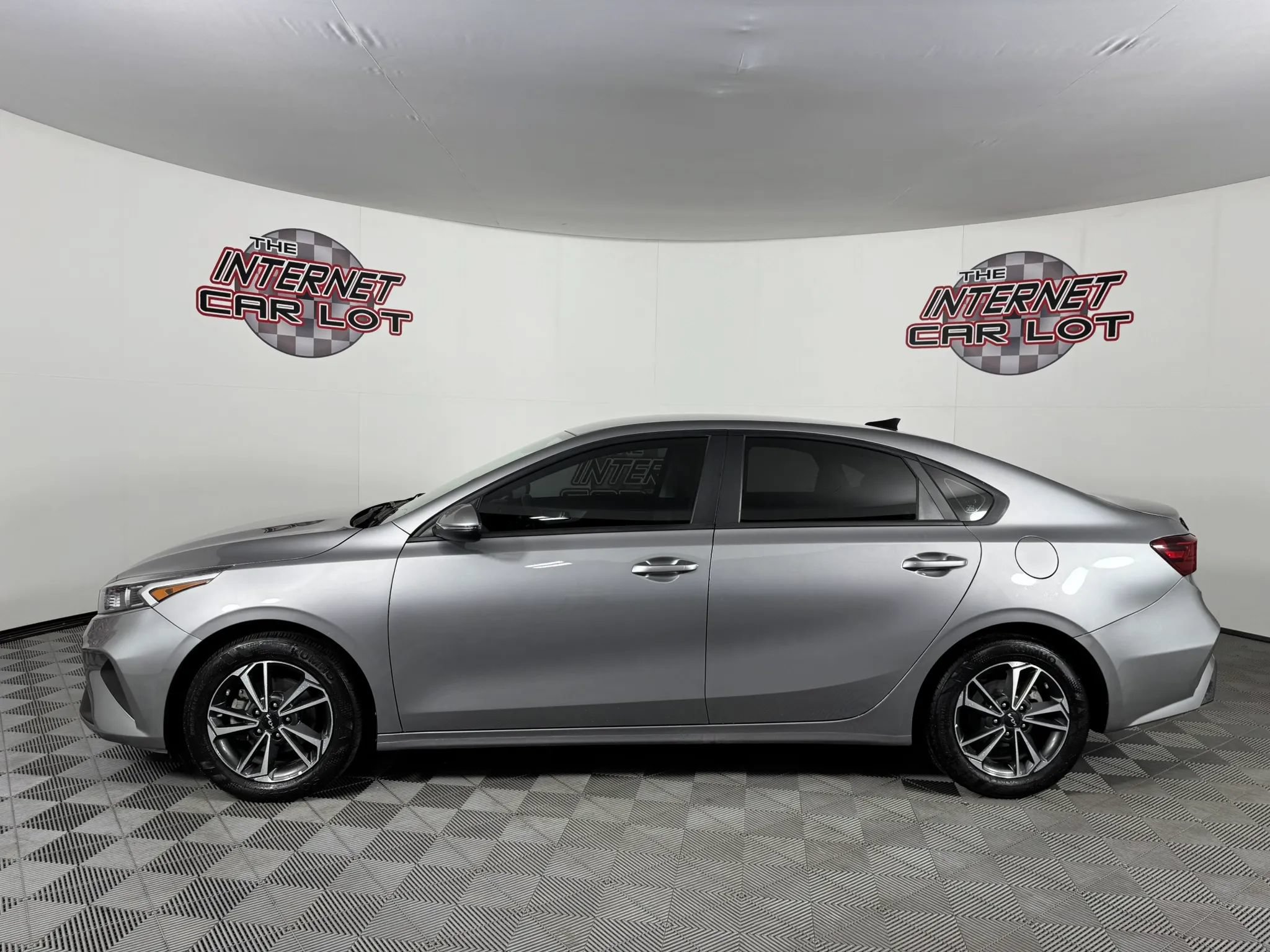 Used 2023 Kia Forte LXS w/ LXS Technology Package FWD image 4