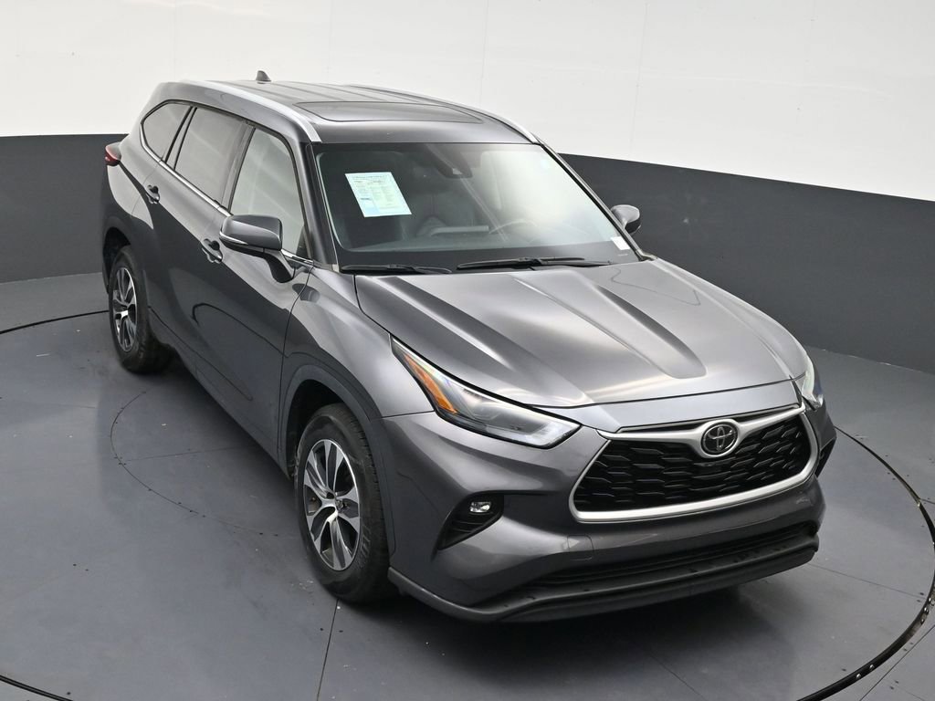 Used 2022 Toyota Highlander XLE FWD image 18