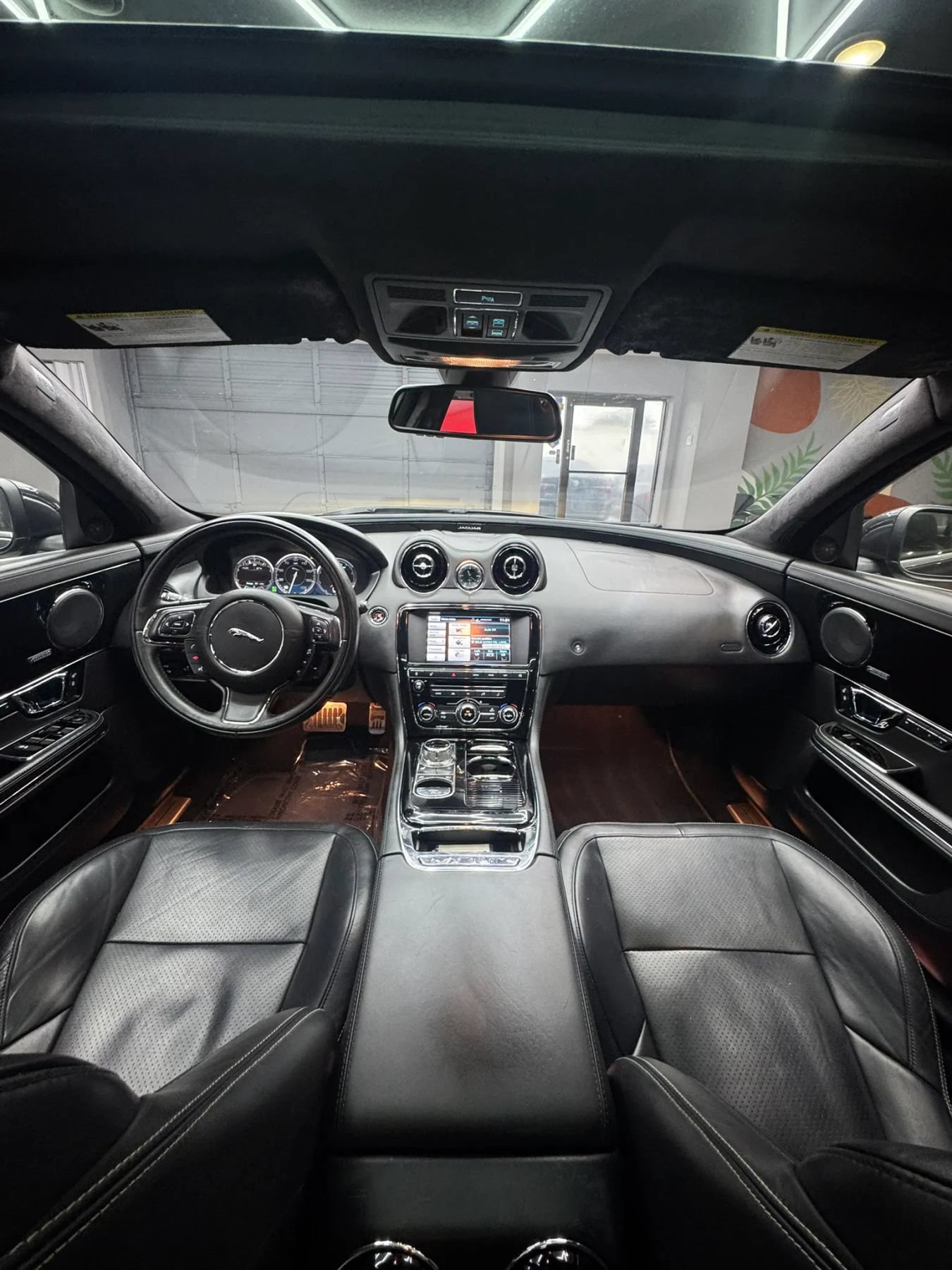 Used 2015 Jaguar XJ RWD image 25