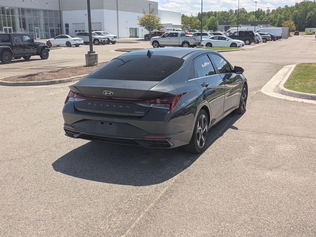 Used 2022 Hyundai Elantra Limited FWD image 5