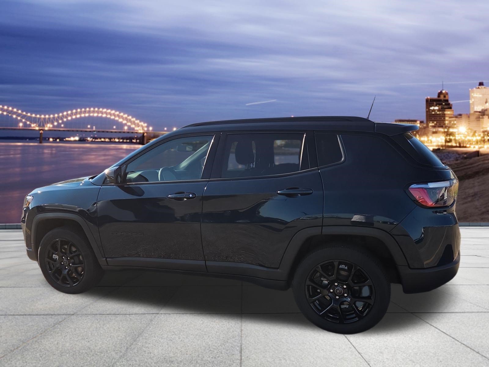 Used 2026 Jeep Compass Latitude AWD/4WD image 3