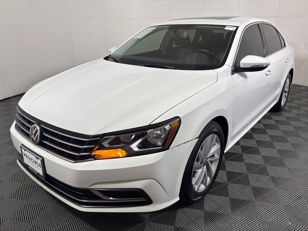 Used 2018 Volkswagen Passat 2.0T SE FWD image 2
