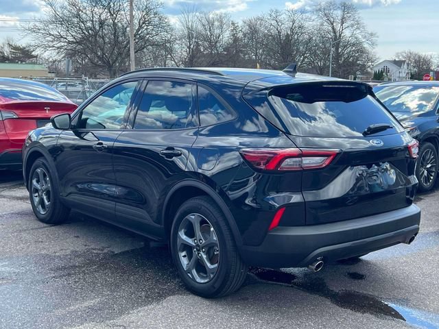 Used 2025 Ford Escape ST-Line FWD image 8