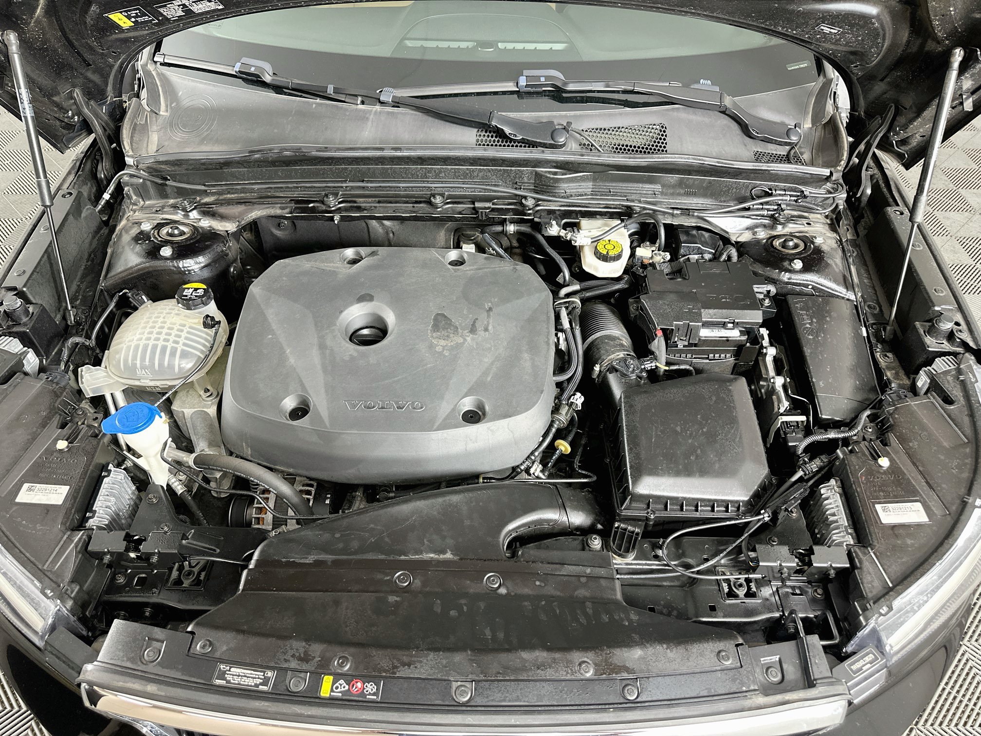 Used 2020 Volvo XC40 T5 Momentum AWD/4WD image 33