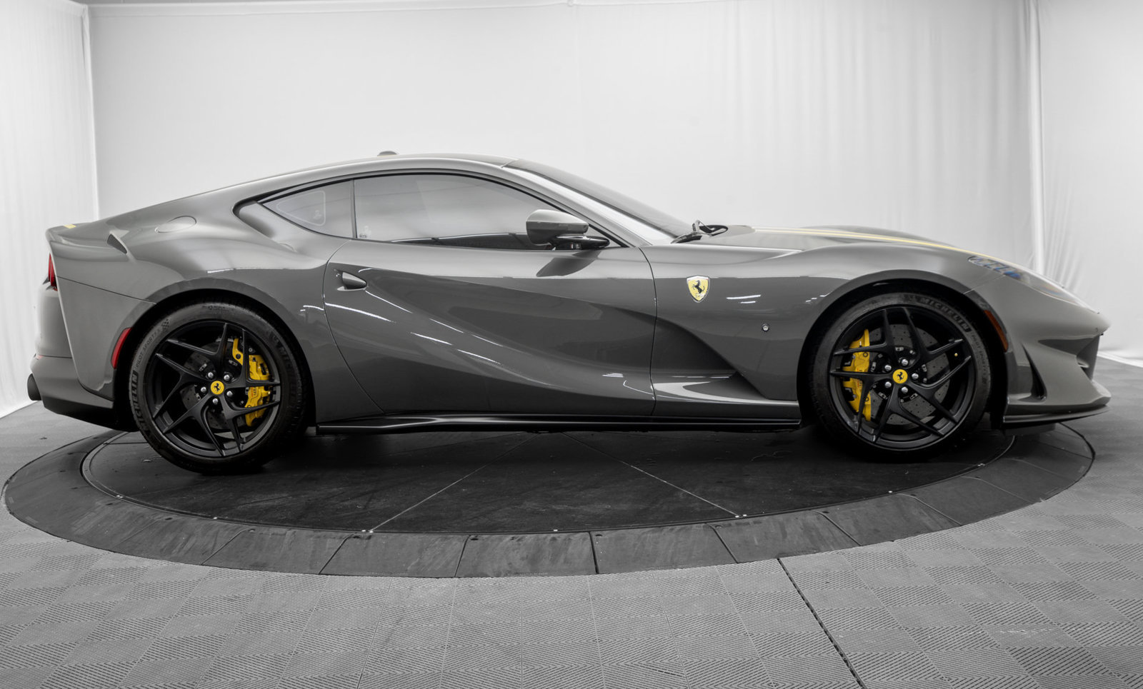 Used 2020 Ferrari 812 Superfast RWD image 8