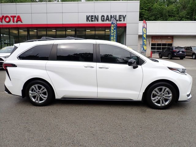 Certified 2022 Toyota Sienna XSE w/ XSE Plus Package AWD/4WD image 2