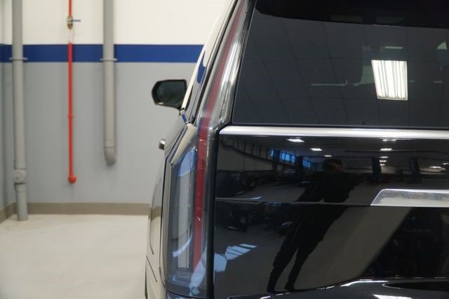 Certified 2025 Cadillac Escalade Premium Luxury AWD/4WD image 4