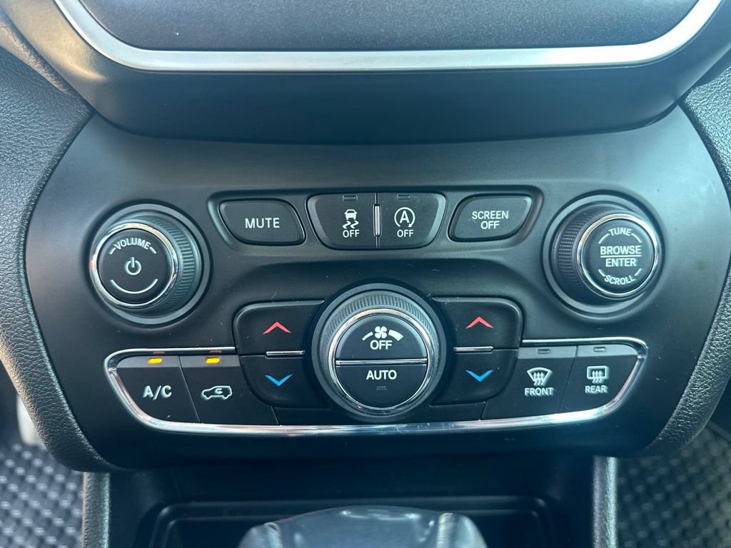 Used 2021 Jeep Cherokee Trailhawk w/ Sun, Sound & Nav Group AWD/4WD image 24