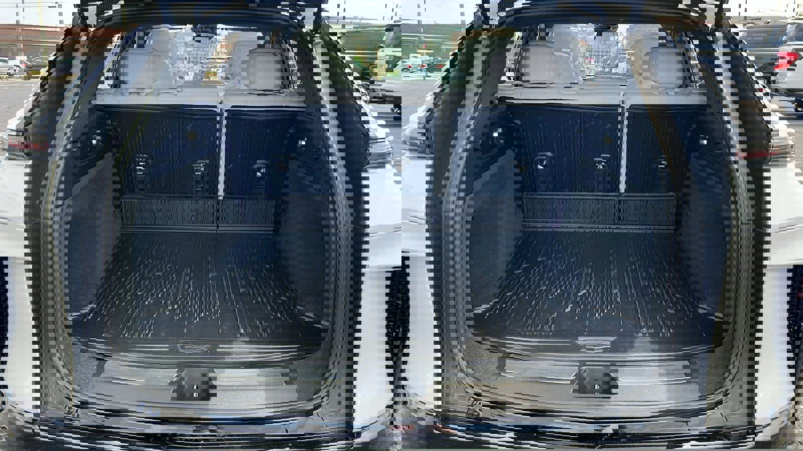 Used 2024 Cadillac Lyriq Sport image 27