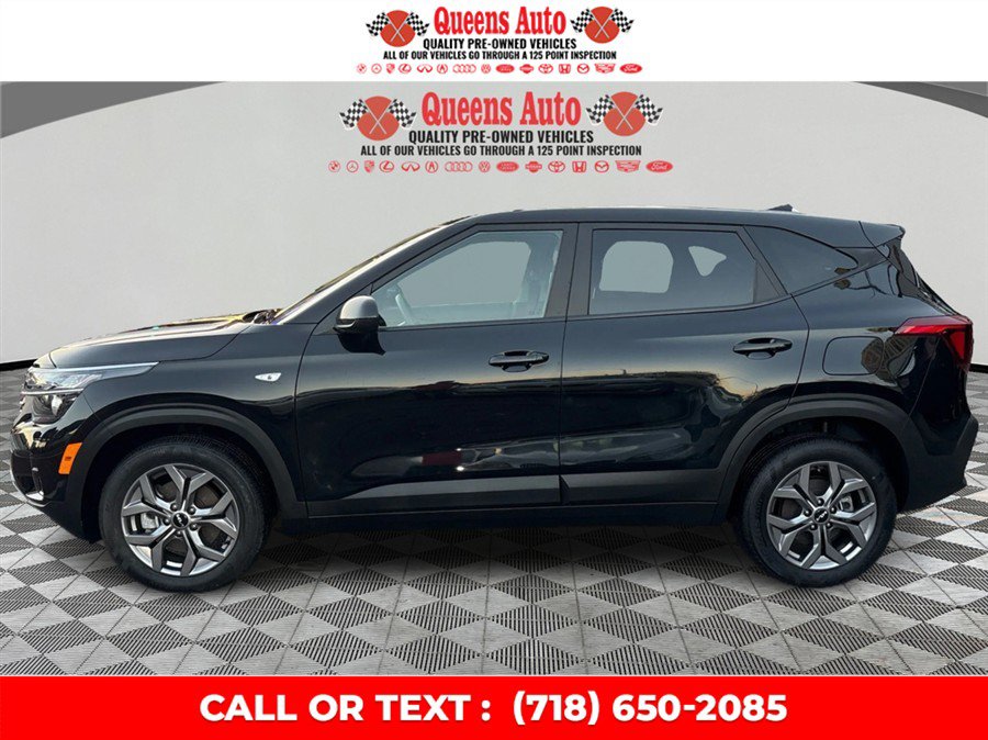Used 2023 Kia Seltos LX AWD/4WD image 3