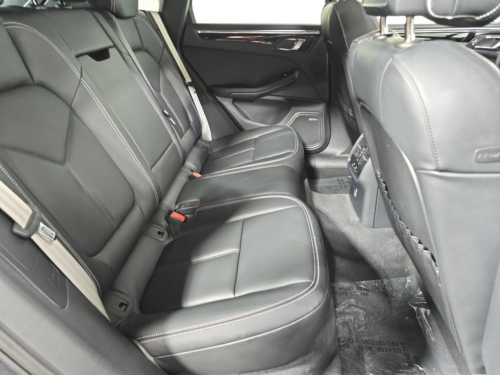 Certified 2025 Porsche Macan Turbo AWD/4WD image 26
