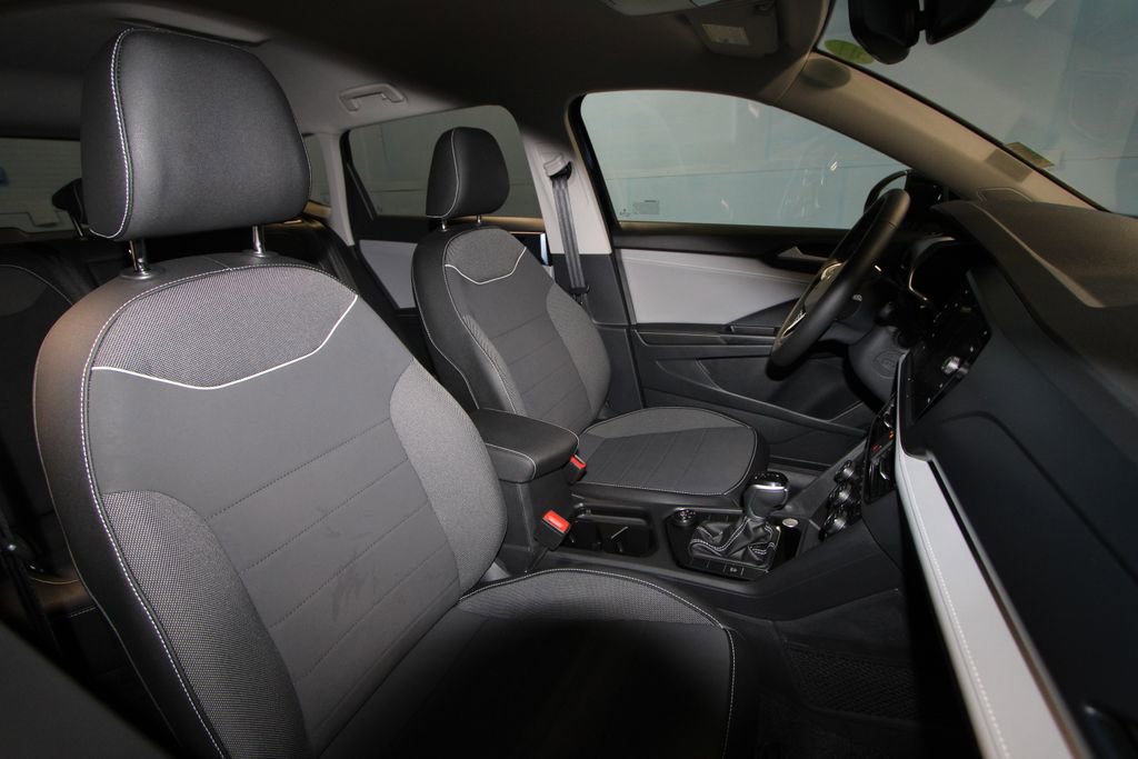 Used 2024 Volkswagen Taos SE image 20