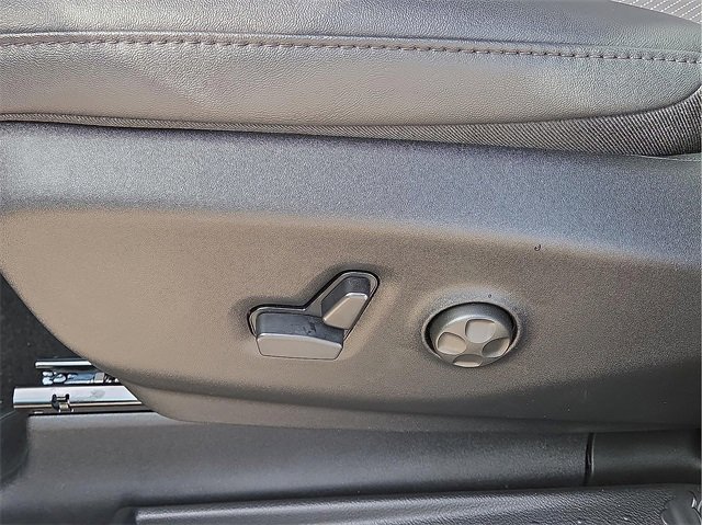 New 2026 Chrysler Pacifica Select image 13