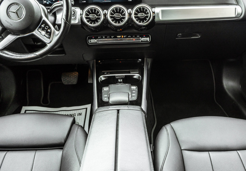 Used 2022 Mercedes-Benz GLB 250 4MATIC w/ Premium Package Lite image 11