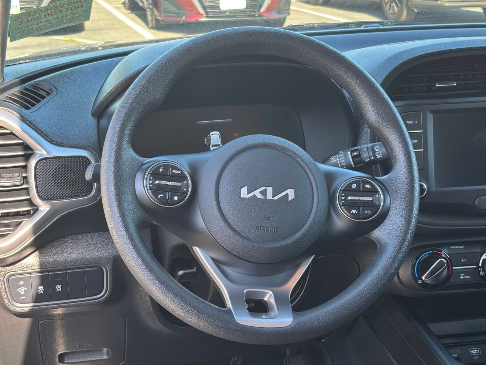 Used 2025 Kia Soul LX w/ LX Technology Package FWD image 28