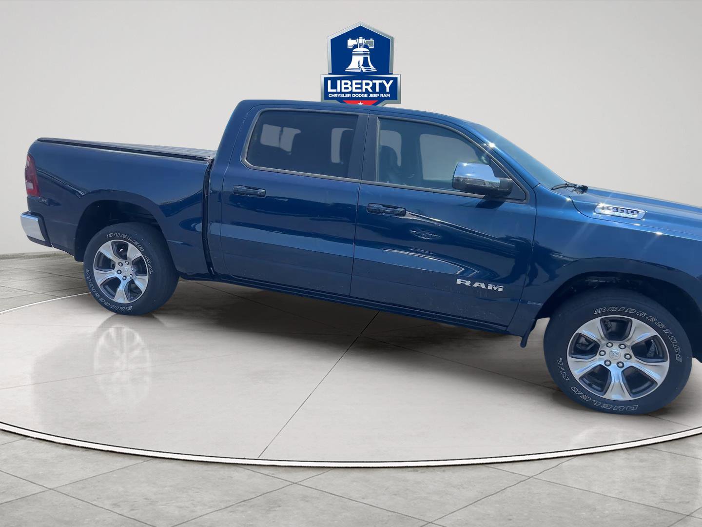 Used 2023 RAM 1500 Laramie AWD/4WD image 4
