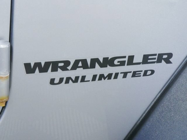 Used 2014 Jeep Wrangler Unlimited Rubicon w/ Dual Top Group AWD/4WD image 10