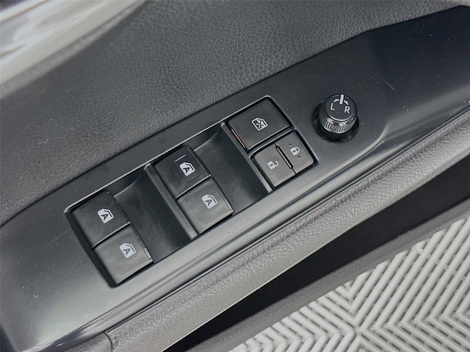 Certified 2020 Toyota Camry SE FWD image 19