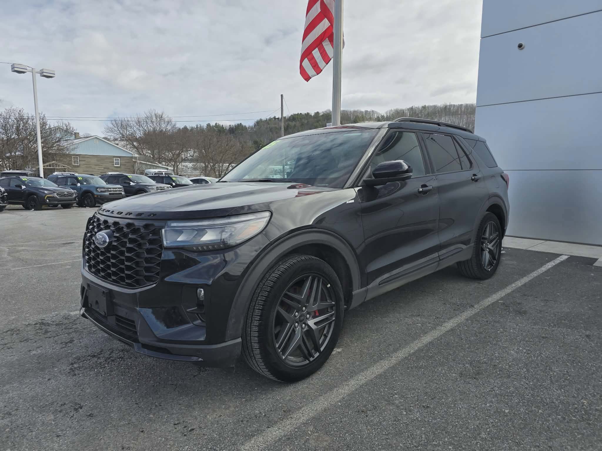 Used 2025 Ford Explorer ST-Line w/ ST-Line Street Pack image 7