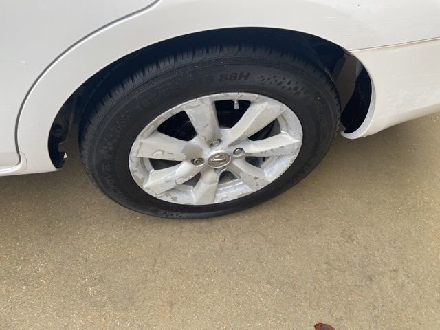 Used 2012 Nissan Versa SL image 8