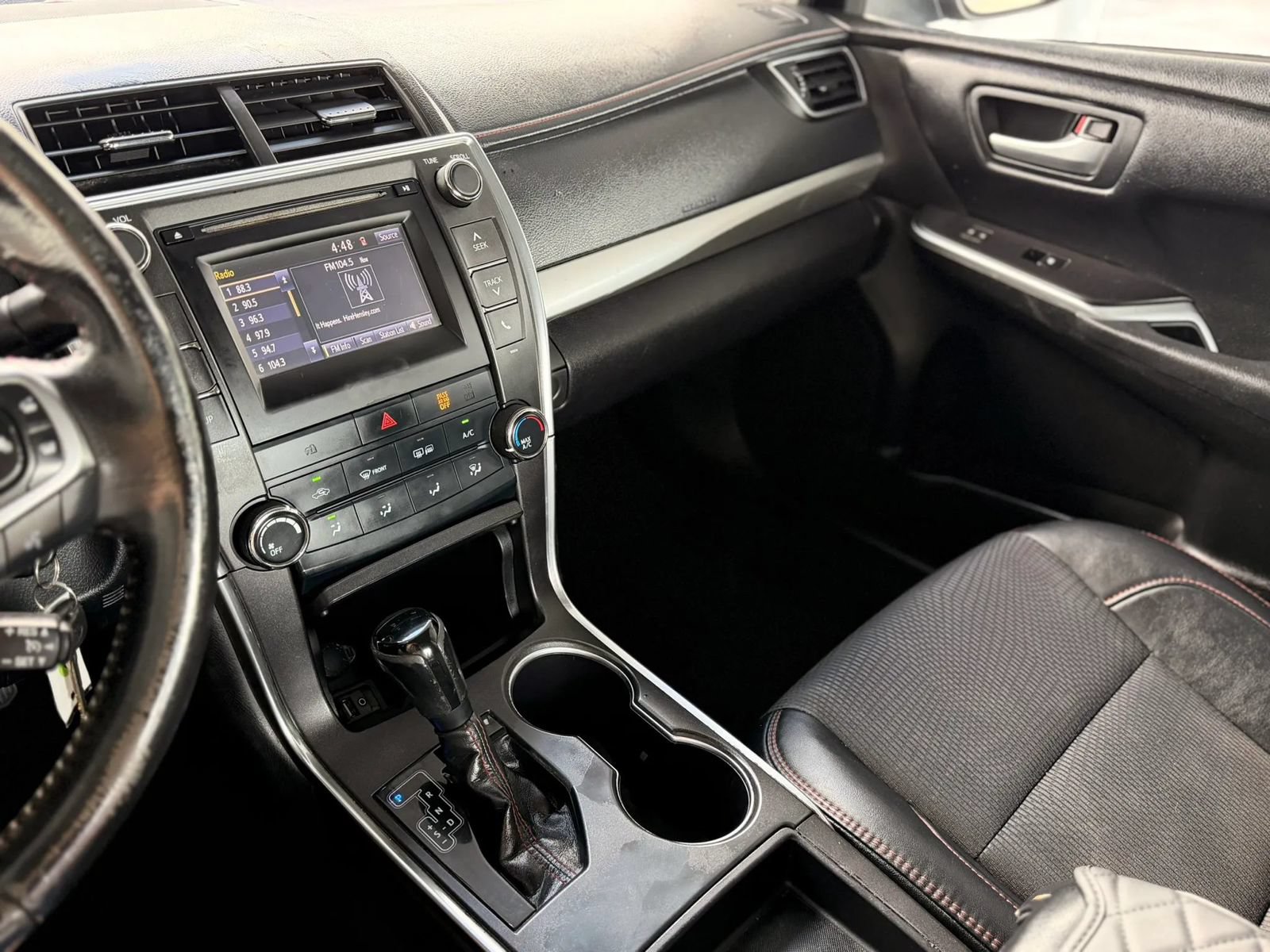 Used 2017 Toyota Camry SE FWD image 10