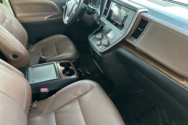 Used 2016 Toyota Sienna Limited FWD image 16