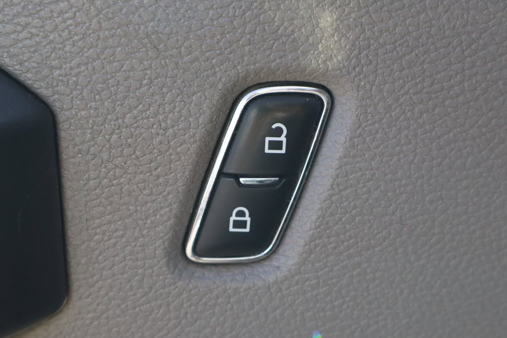 Used 2021 Ford F550 4x4 Crew Cab Super Duty image 18