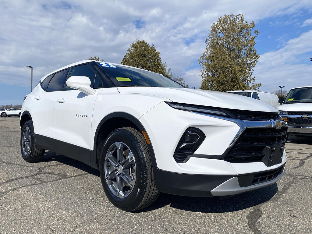 Used 2025 Chevrolet Blazer LT AWD/4WD image 4