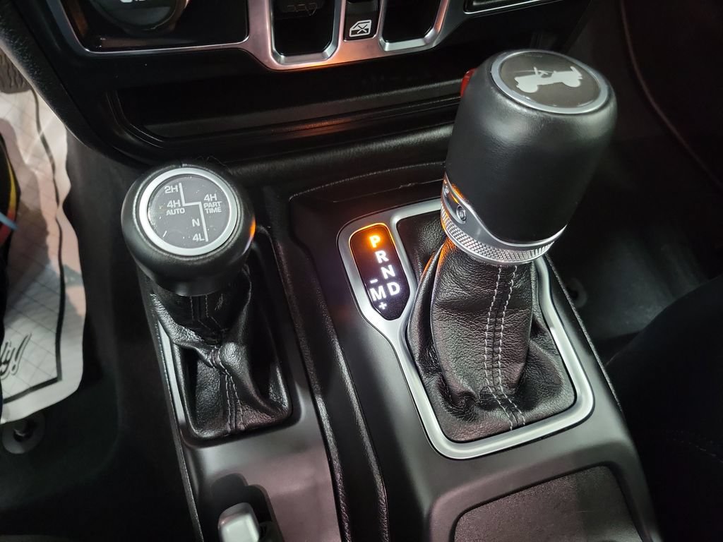 Used 2024 Jeep Wrangler Unlimited Sahara AWD/4WD image 38