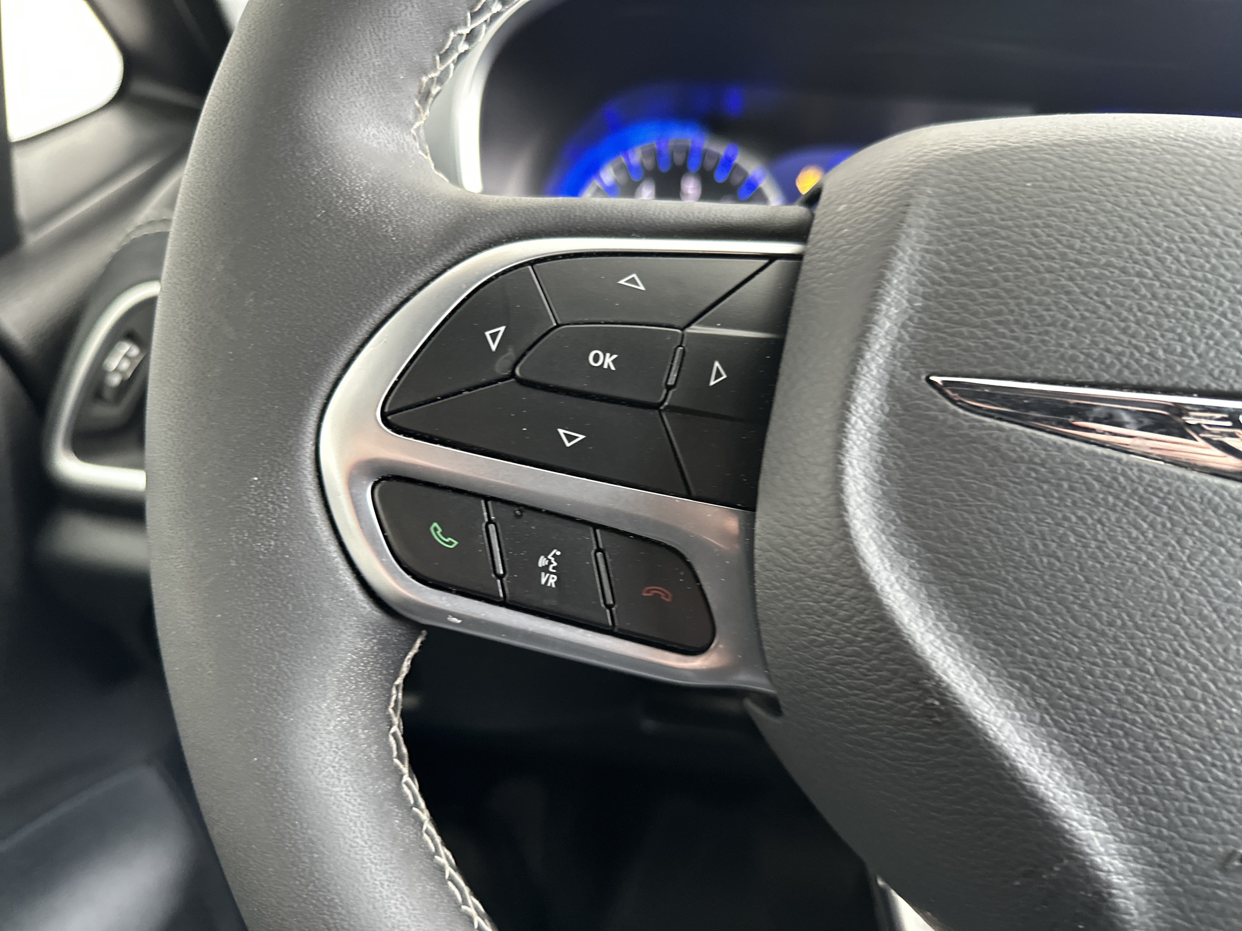 Used 2026 Chrysler Pacifica Limited FWD image 17