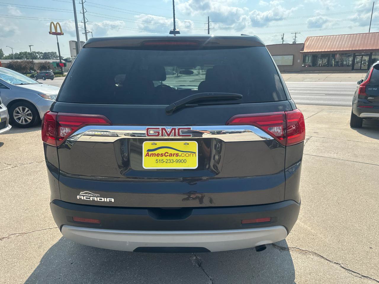 Used 2017 GMC Acadia SLE FWD image 4