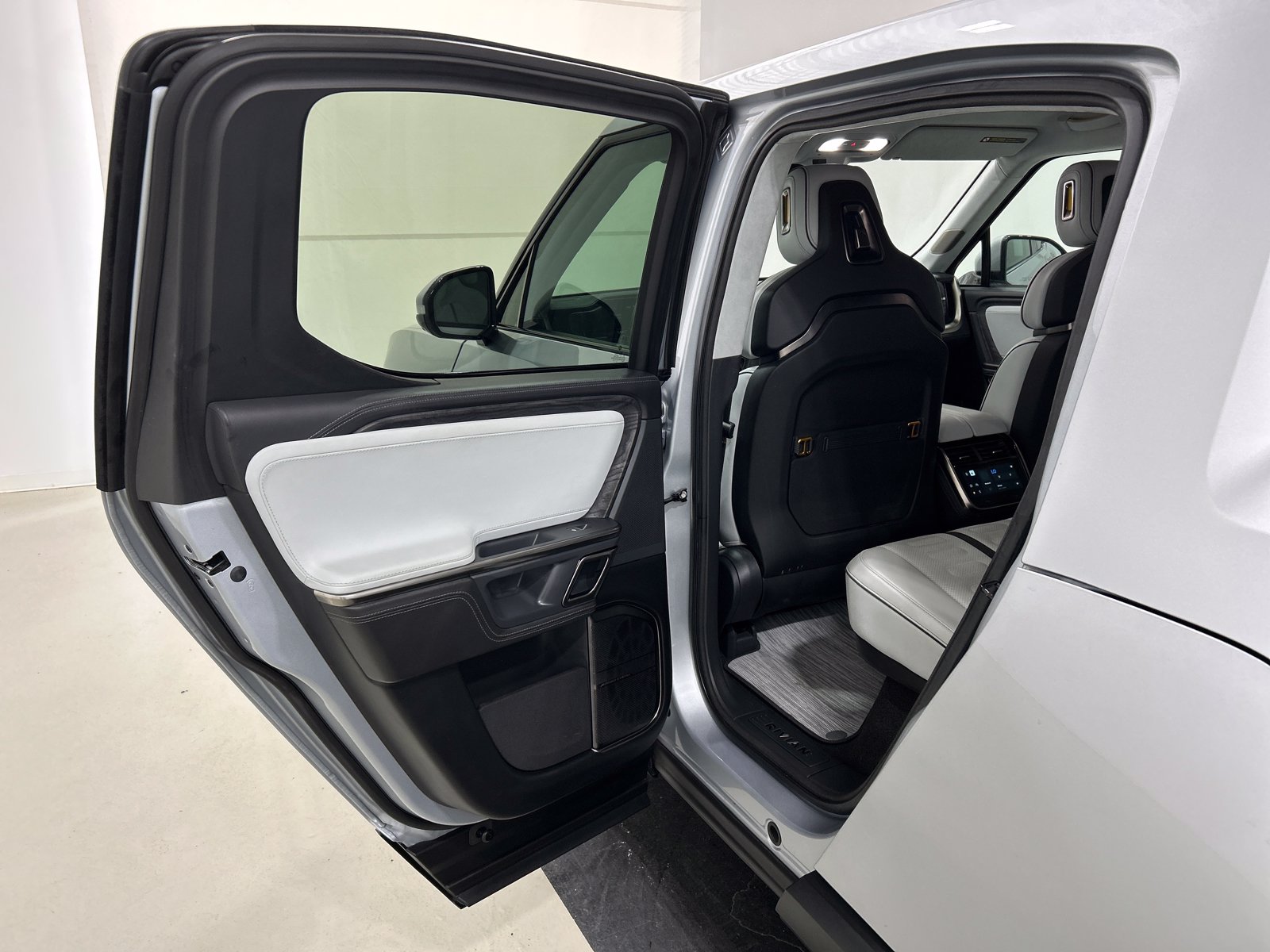 Used 2023 Rivian R1T Adventure AWD/4WD image 17