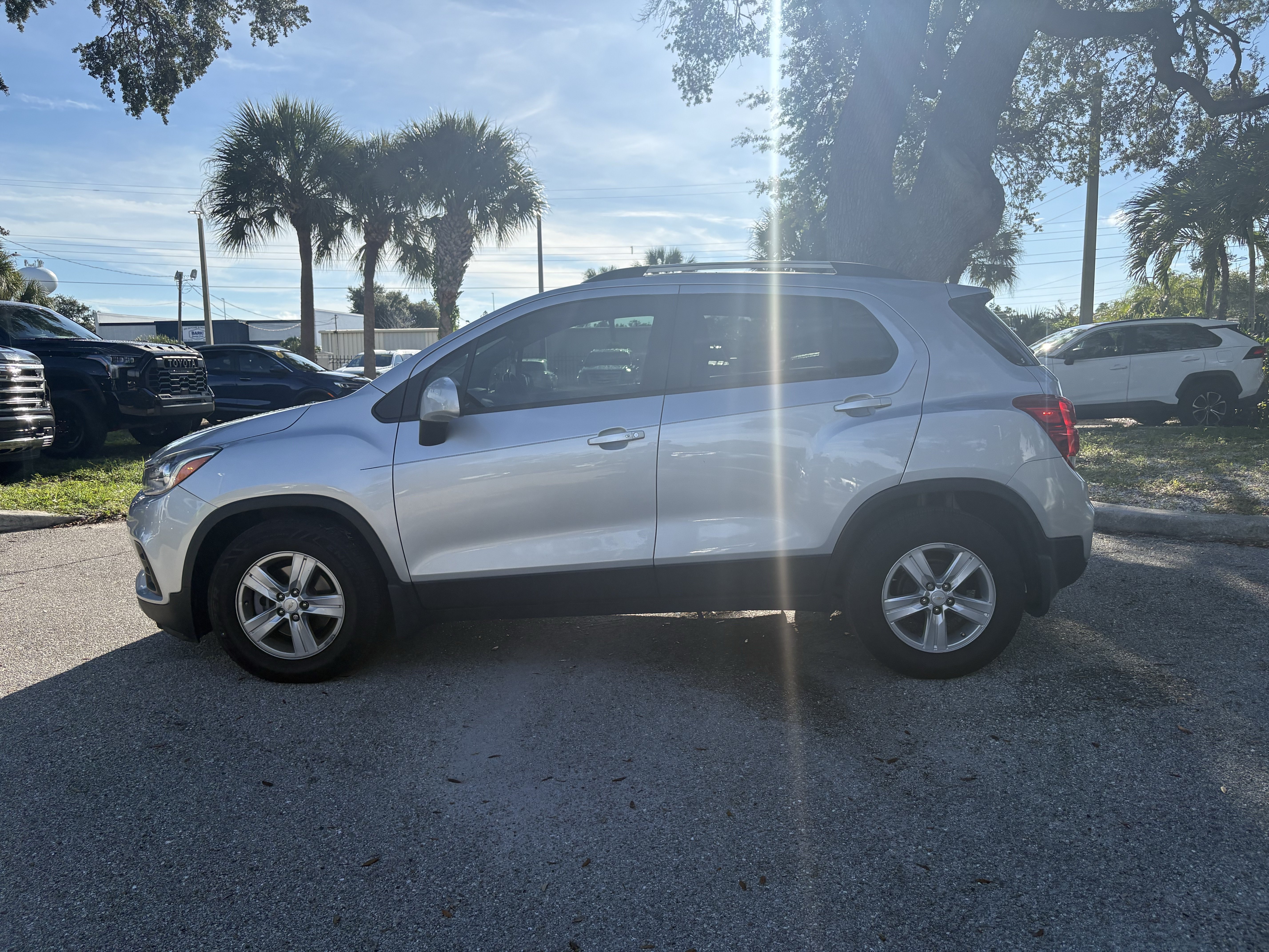 Used 2022 Chevrolet Trax LT w/ LT Convenience Package FWD image 4