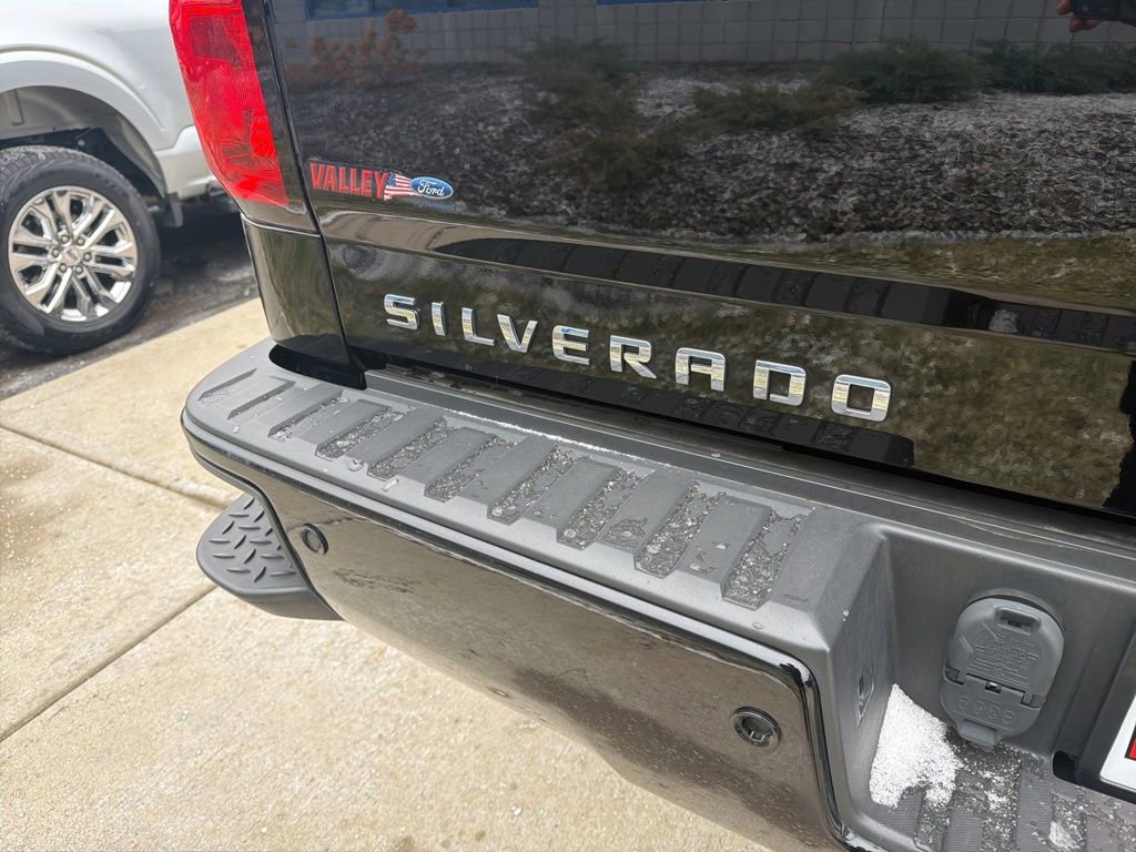 Used 2018 Chevrolet Silverado 1500 LT w/ Midnight Edition image 38