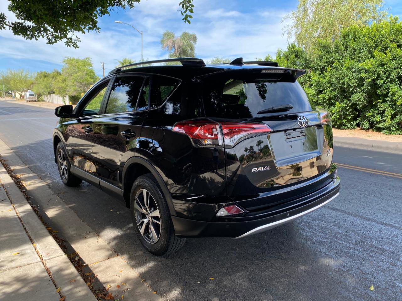 Used 2016 Toyota RAV4 XLE w/ Convenience Package AWD/4WD image 16