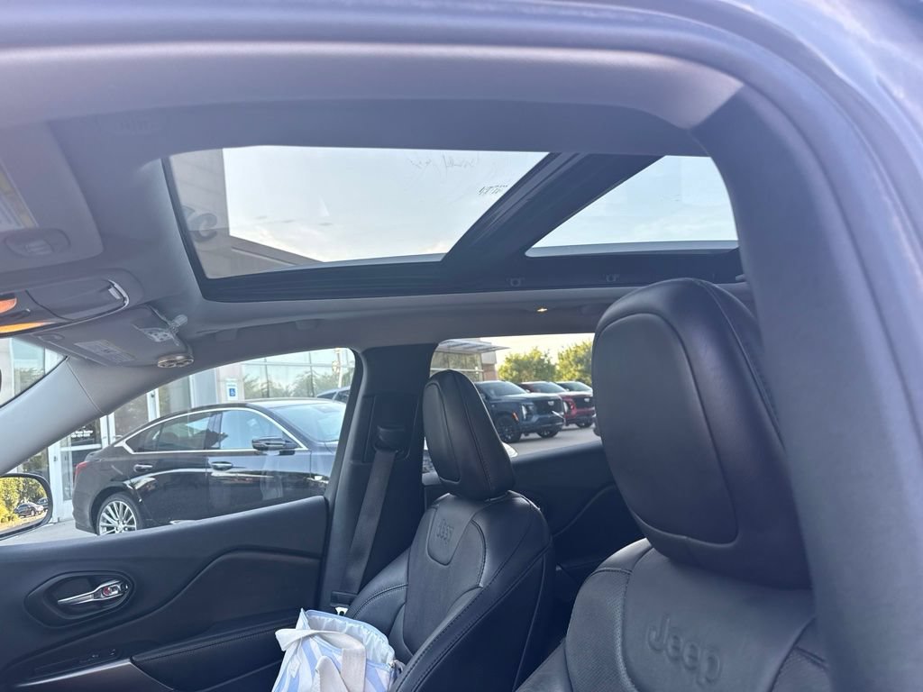 Used 2021 Jeep Cherokee Limited AWD/4WD image 6