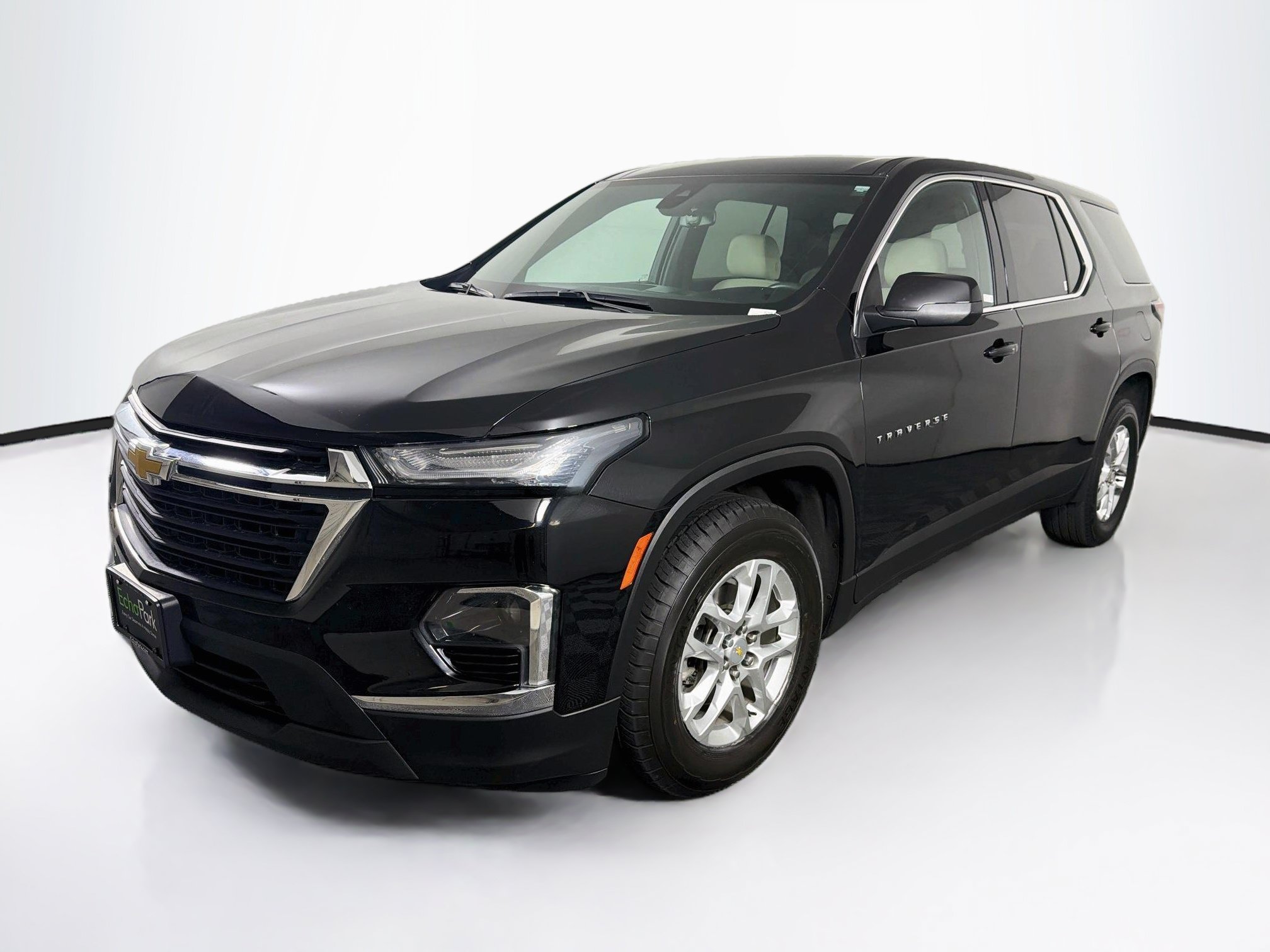 Used 2023 Chevrolet Traverse LS FWD image 3