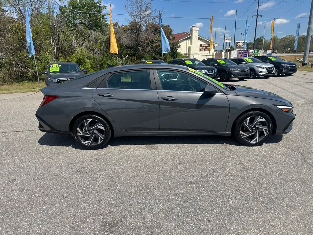 Used 2025 Hyundai Elantra SEL image 6