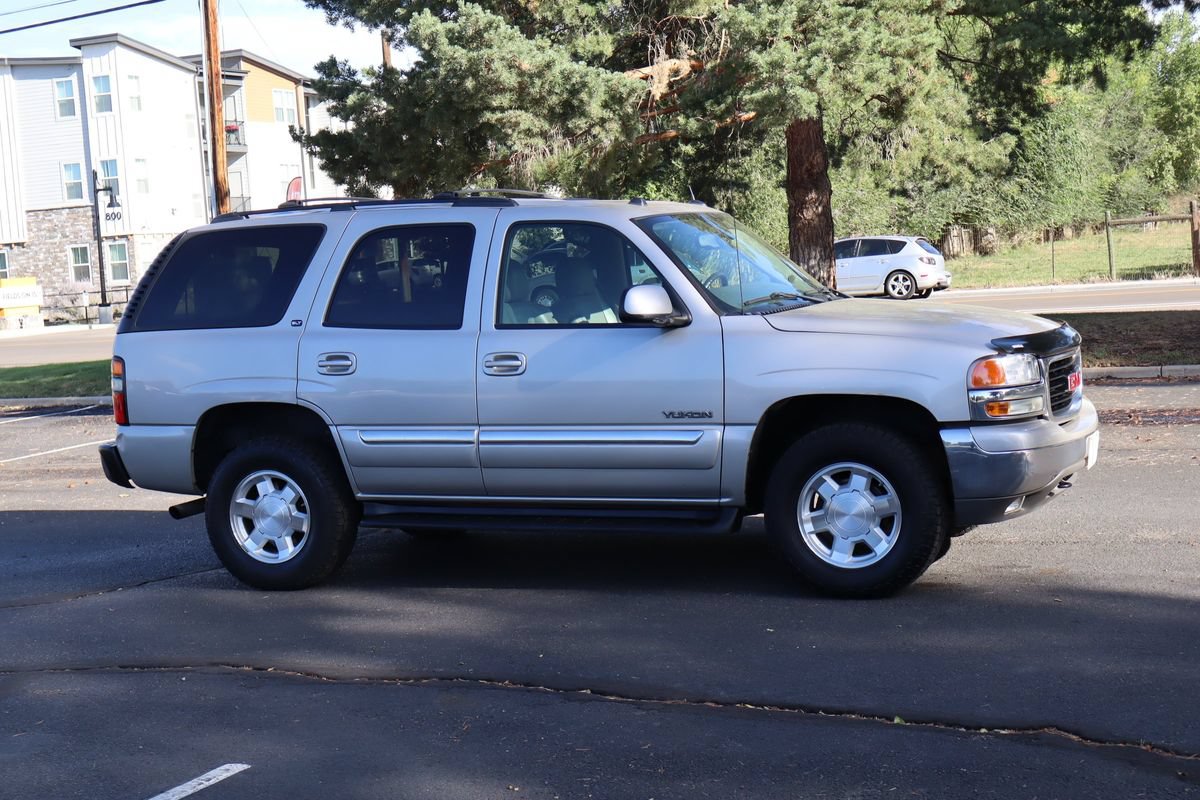 Used 2005 GMC Yukon SLT w/ SLT Preferred Equipment Group AWD/4WD image 2