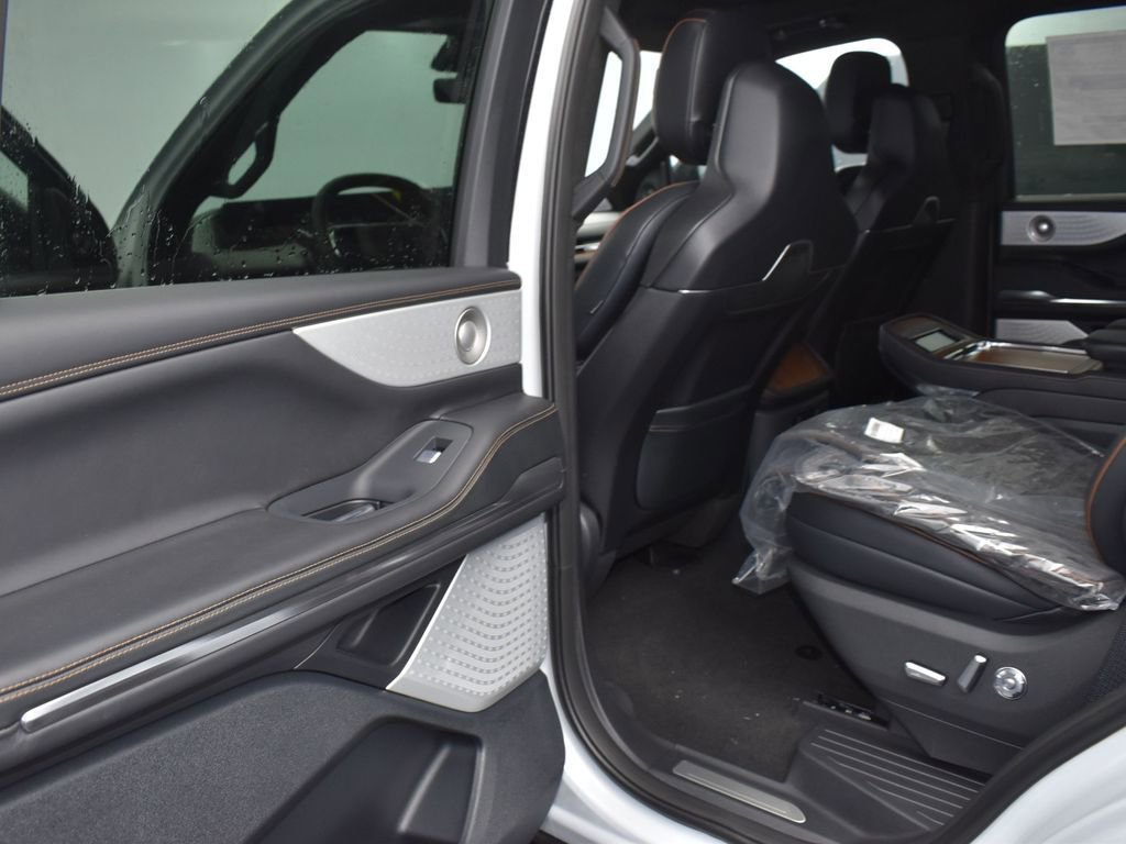 New 2026 Lincoln Navigator Black Label AWD/4WD image 12