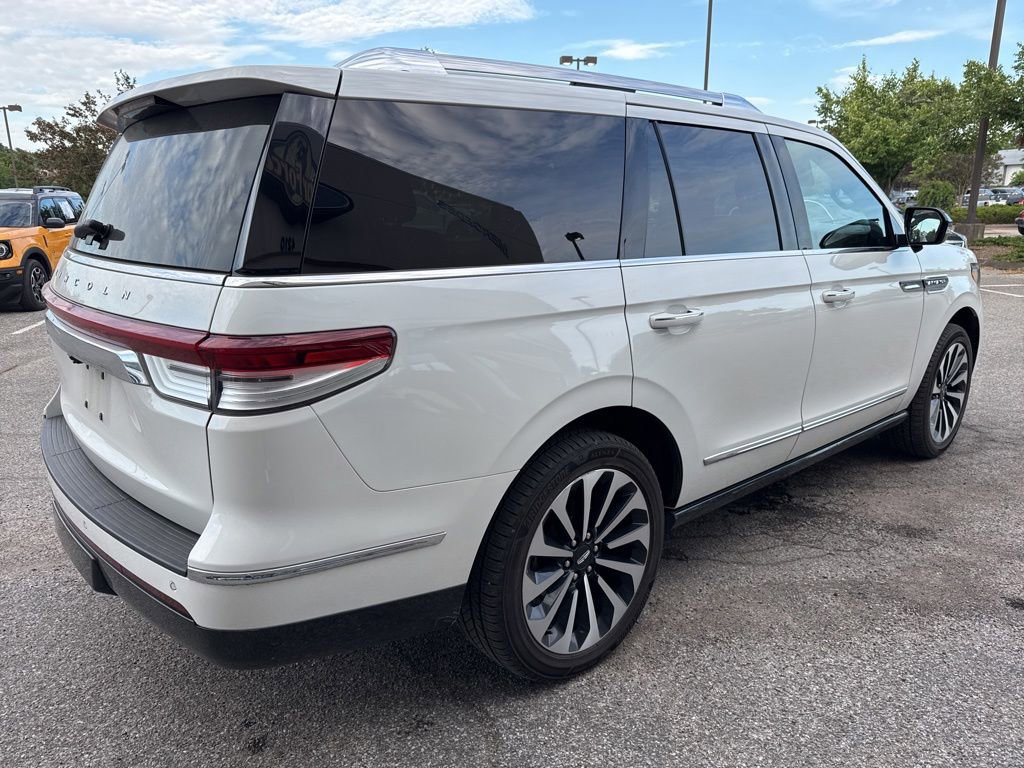Used 2022 Lincoln Navigator Reserve AWD/4WD image 11