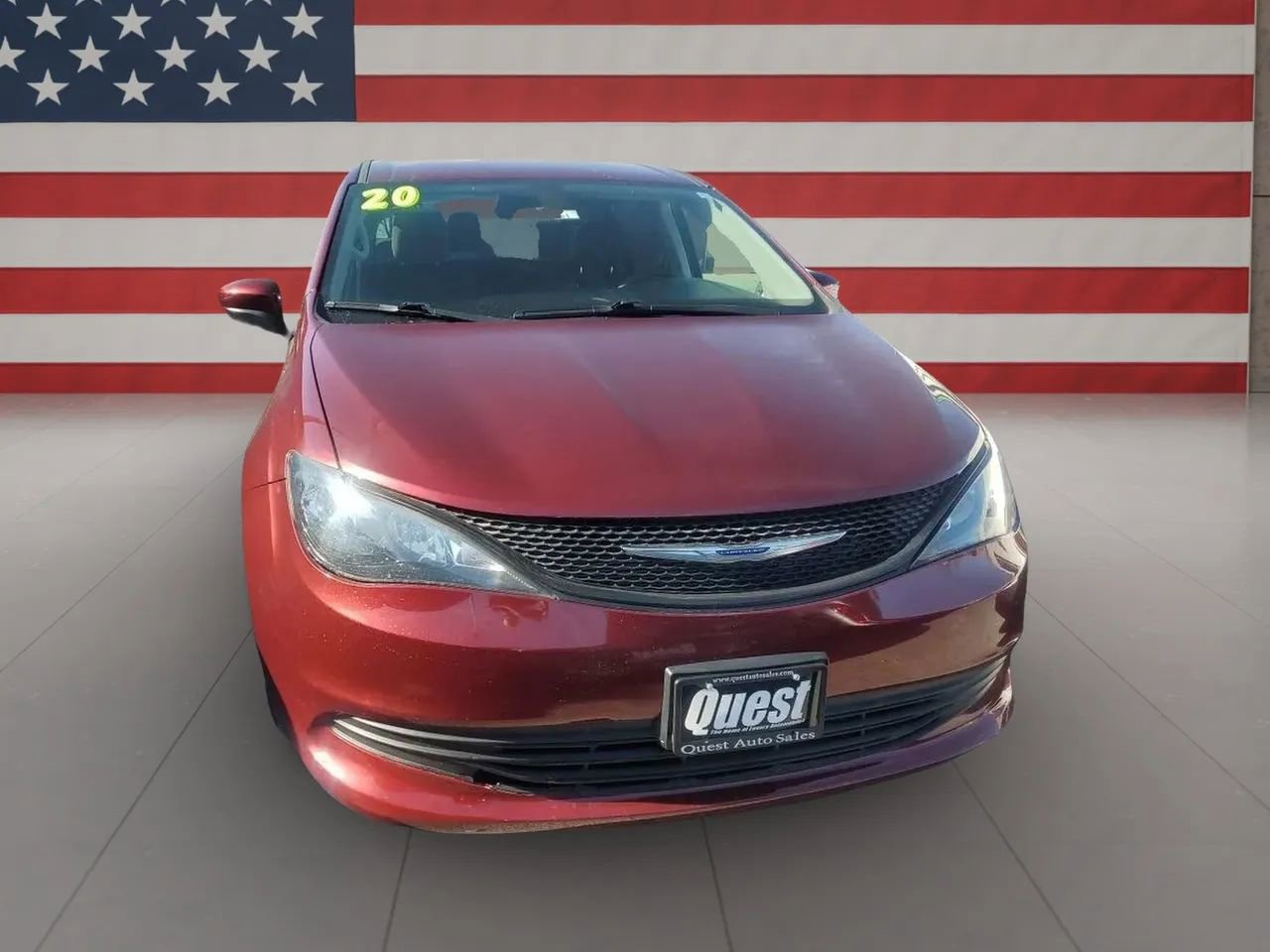 Used 2020 Chrysler Voyager L image 2