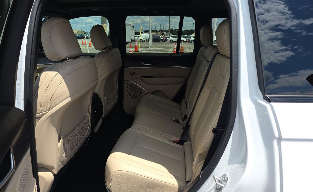 Used 2023 Jeep Grand Cherokee 4WD 4xe image 10