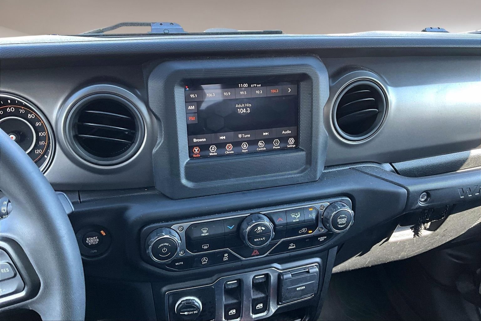 Used 2023 Jeep Wrangler Sport S image 9