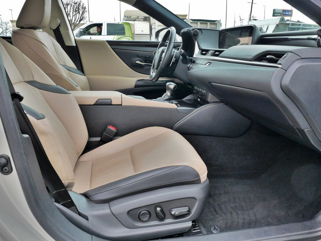 Used 2019 Lexus ES 300h w/ Accessory Package 2 image 12