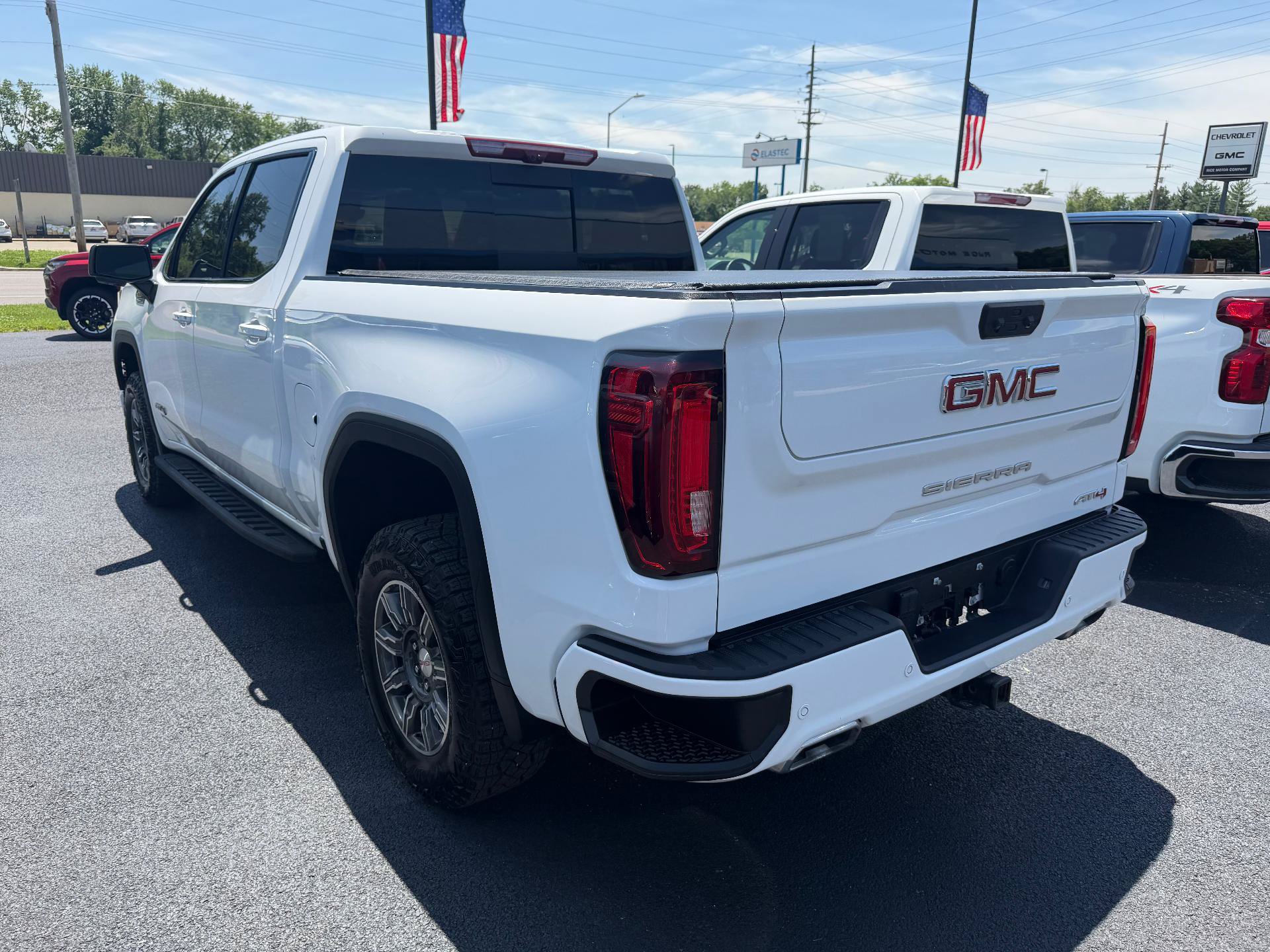Used 2024 GMC Sierra 1500 AT4 w/ Technology Package AWD/4WD image 2