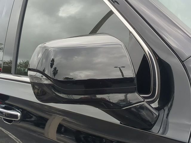 Used 2024 GMC Yukon Denali w/ Advanced Technology Package image 12