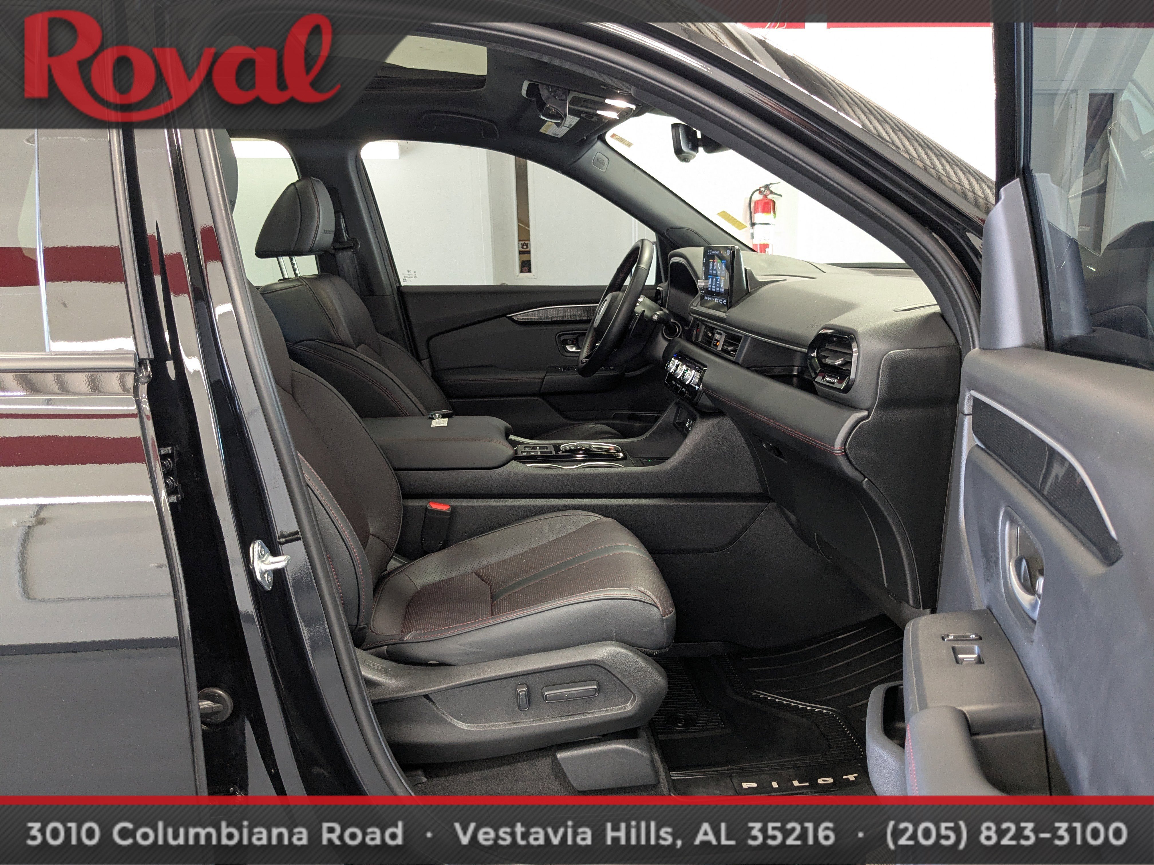Used 2025 Honda Pilot Black Edition image 8