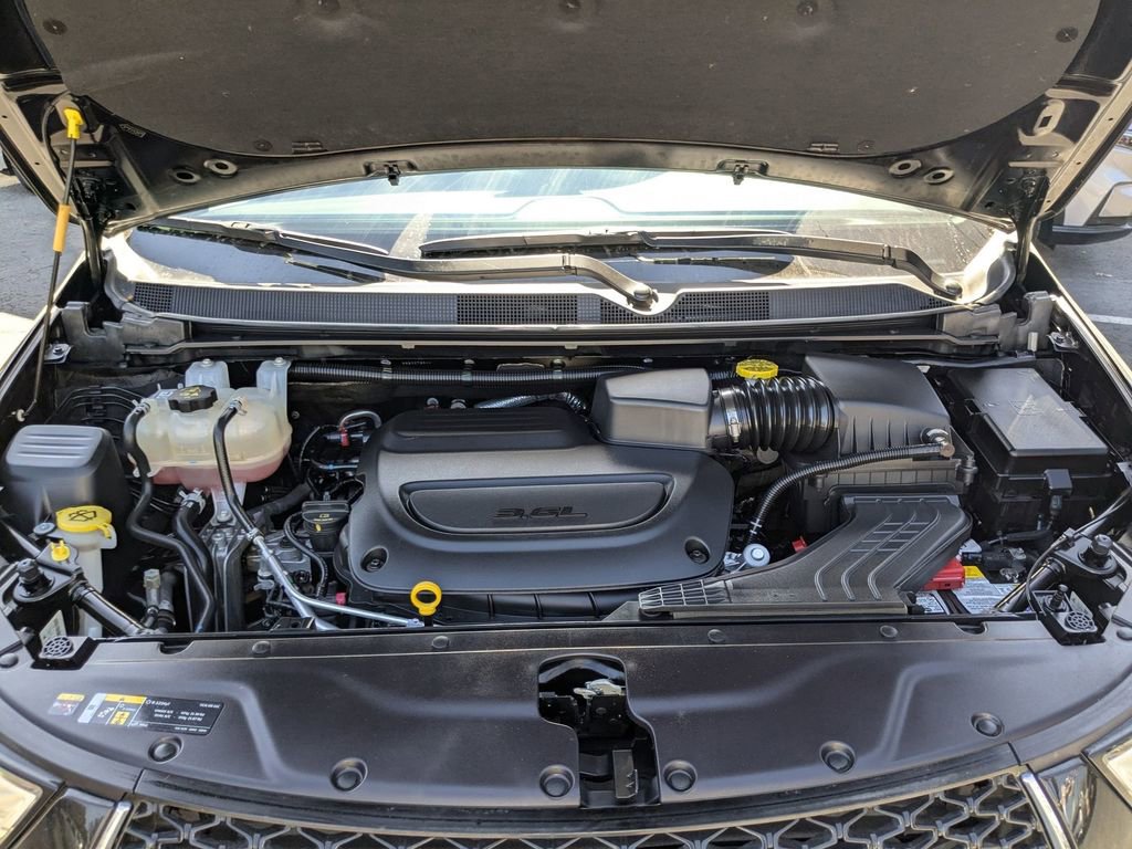 Used 2025 Chrysler Pacifica Select image 27