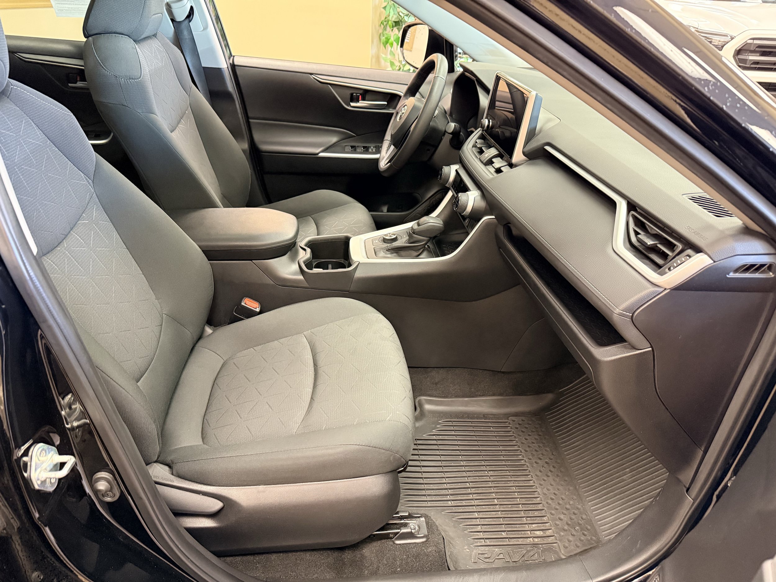 Used 2023 Toyota RAV4 XLE w/ Convenience Package AWD/4WD image 15